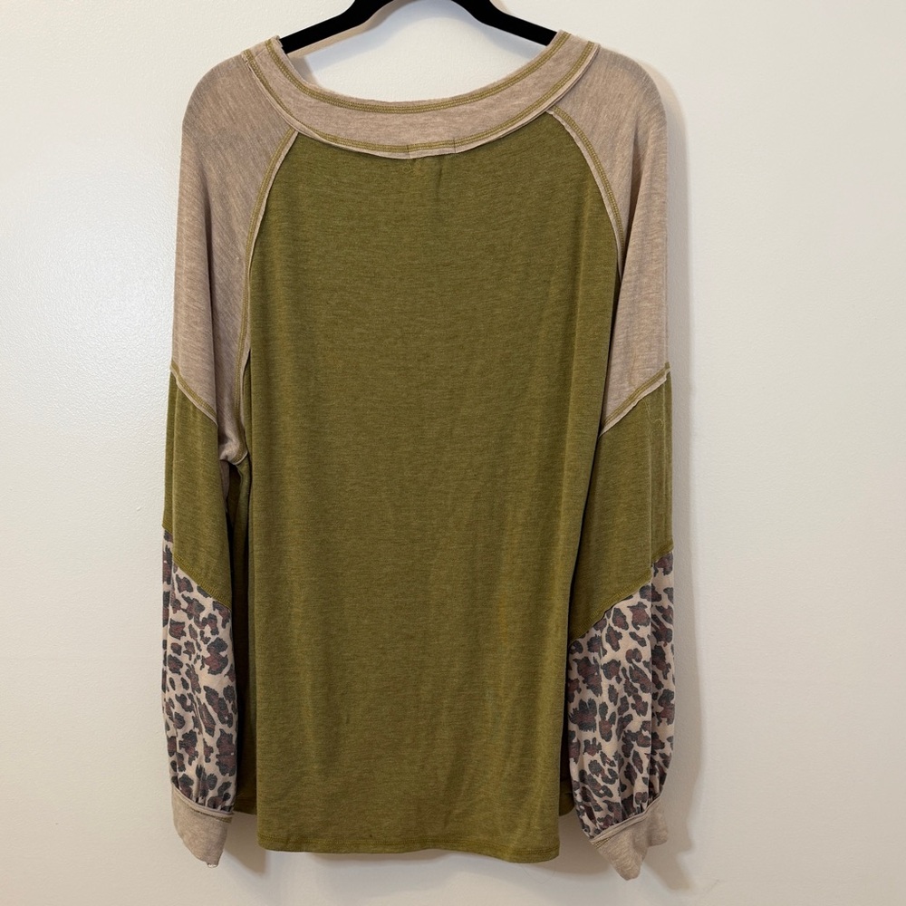 Easel Two-Tone Shirt with Leopard Print - Picture 2 of 4